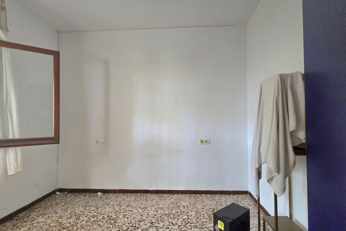 House with Land, Pool, and Parking for Sale in Lloret de Mar