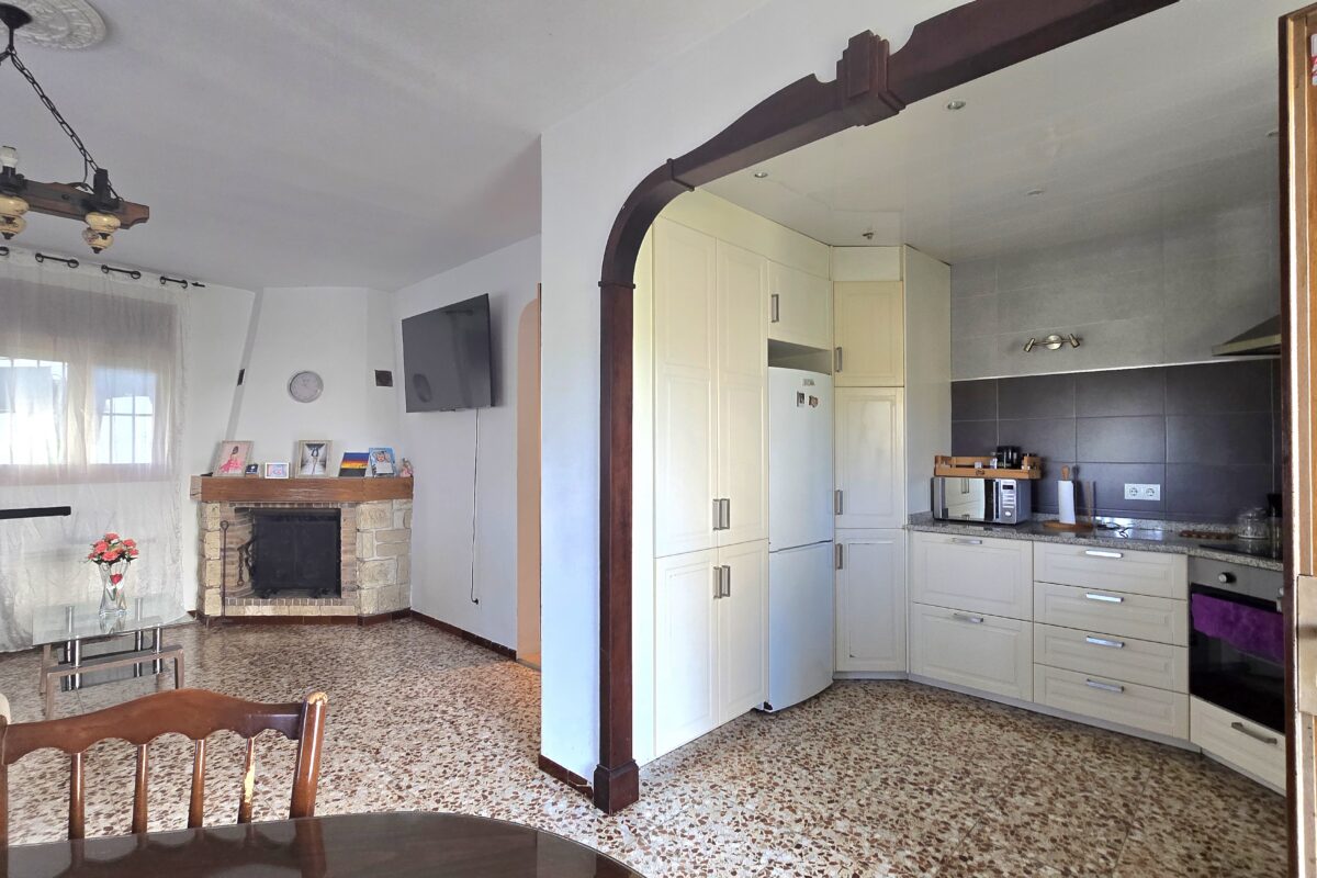 House with Land, Pool, and Parking for Sale in Lloret de Mar