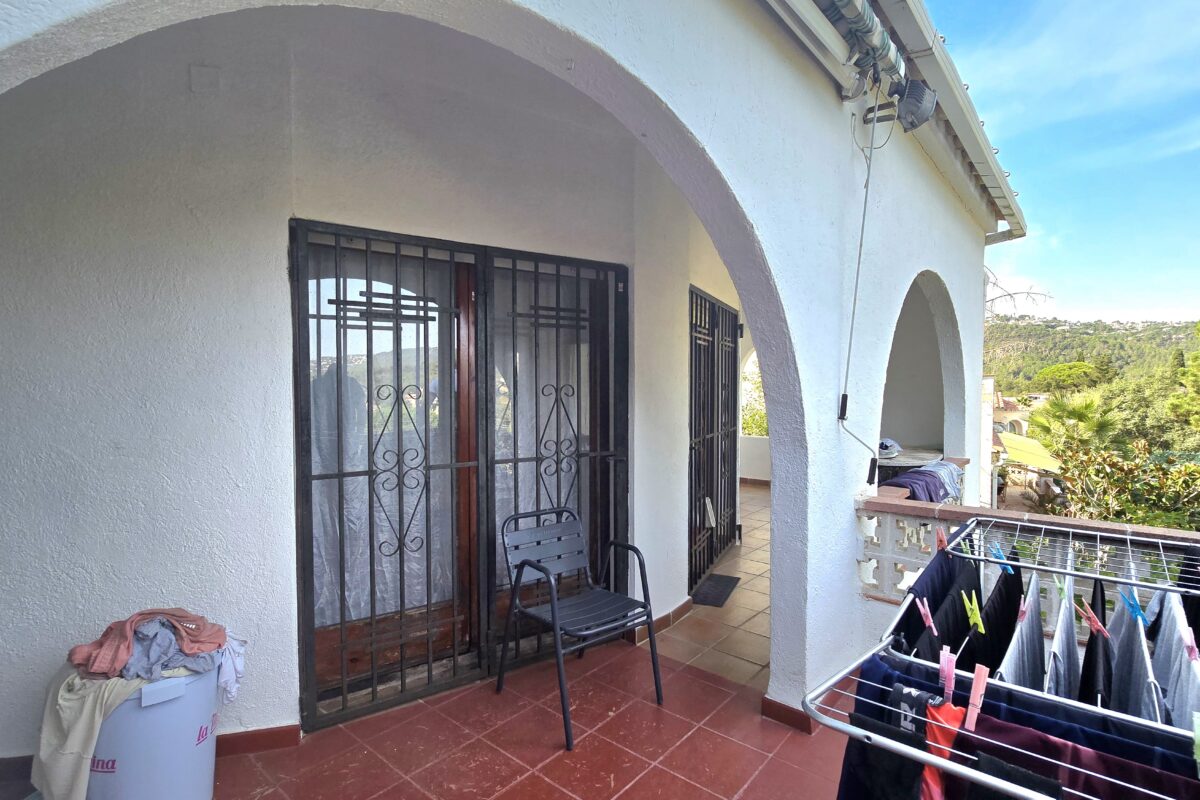 House with Land, Pool, and Parking for Sale in Lloret de Mar