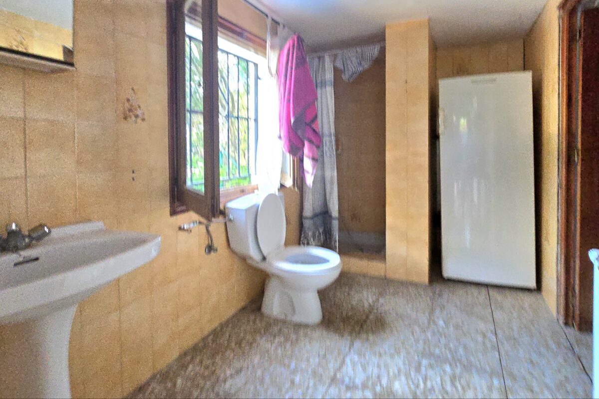 House with Land, Pool, and Parking for Sale in Lloret de Mar