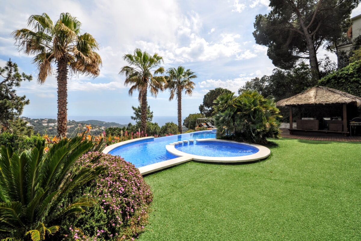 High-Yield Coastal Villa with Panoramic Sea Views & Rental License – Costa Brava