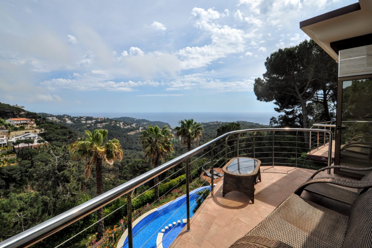 High-Yield Coastal Villa with Panoramic Sea Views & Rental License – Costa Brava
