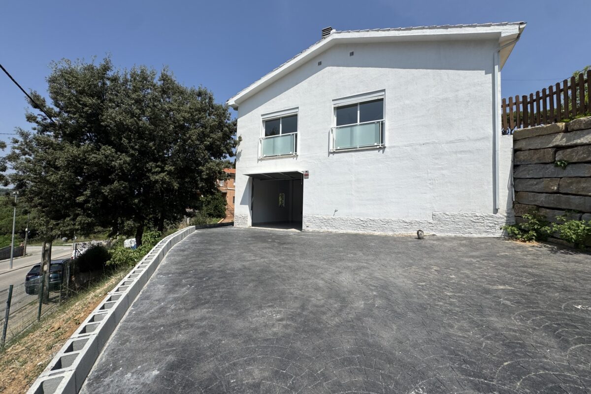 Detached House with Pool in Llinars del Vallès