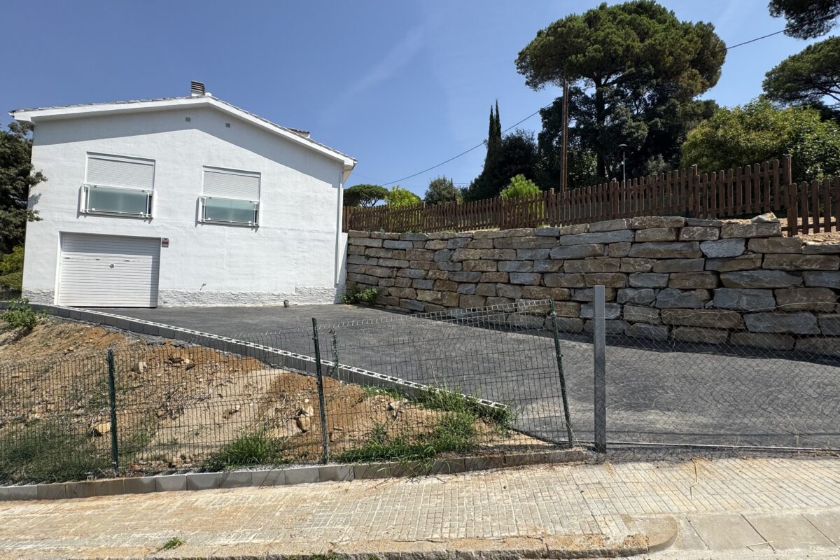 Detached House with Pool in Llinars del Vallès