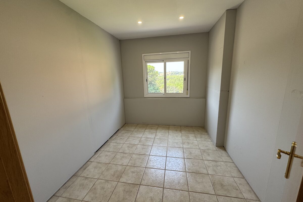 Detached House with Pool in Llinars del Vallès