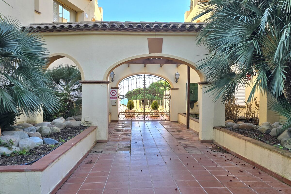 FOR SALE — Apartment with Sea View in Sant Feliu de Guíxols