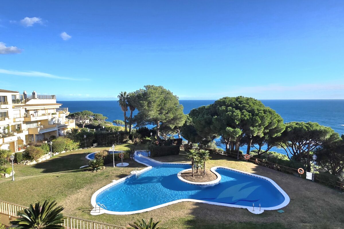 FOR SALE — Apartment with Sea View in Sant Feliu de Guíxols