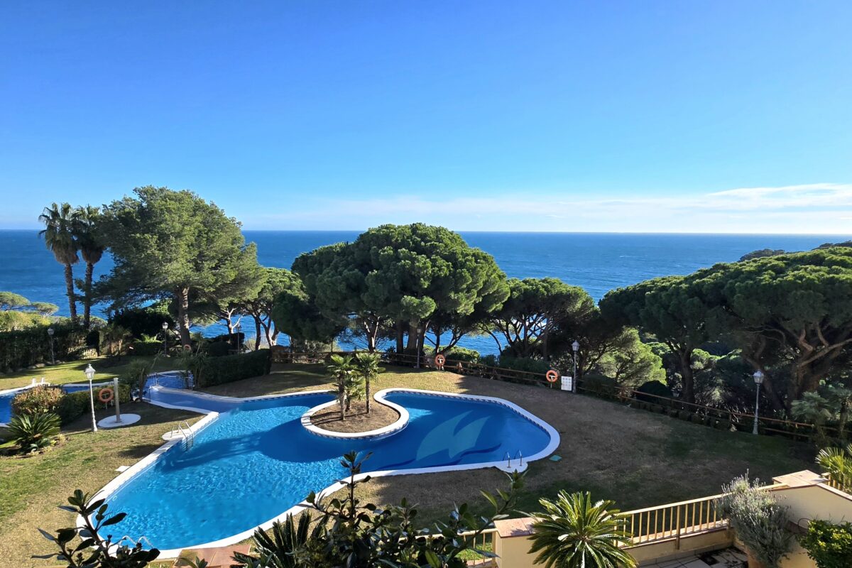 FOR SALE — Apartment with Sea View in Sant Feliu de Guíxols