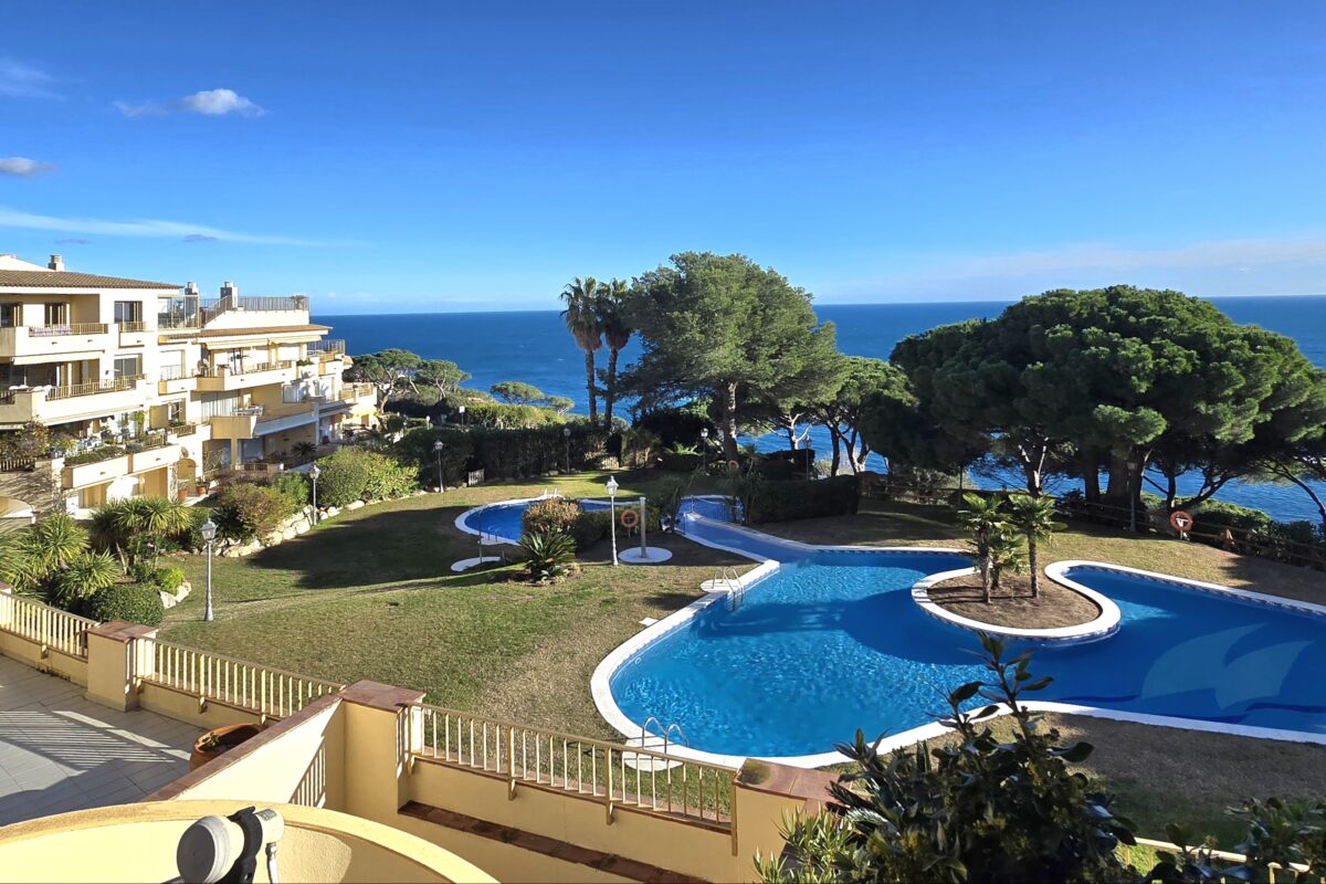FOR SALE — Apartment with Sea View in Sant Feliu de Guíxols
