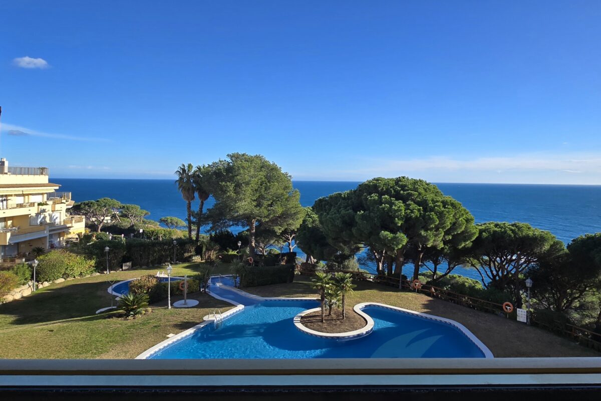 FOR SALE — Apartment with Sea View in Sant Feliu de Guíxols