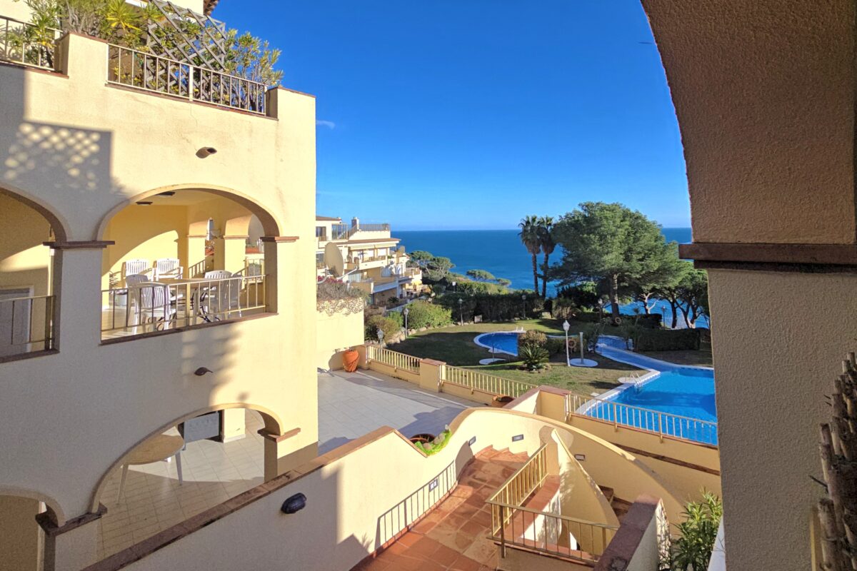 FOR SALE — Apartment with Sea View in Sant Feliu de Guíxols
