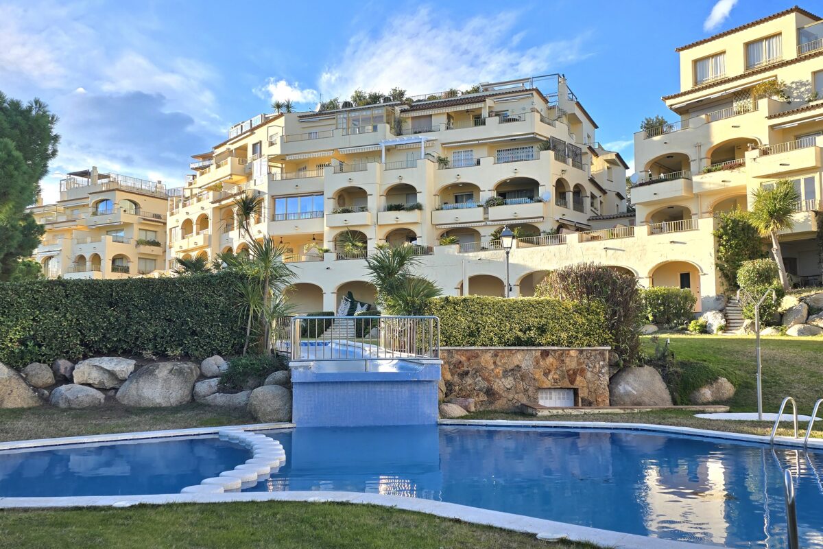 FOR SALE — Apartment with Sea View in Sant Feliu de Guíxols