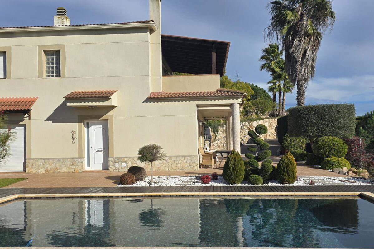 Detached Villa with Pool and Sea & Mountain Views in Pinares, Lloret de Mar