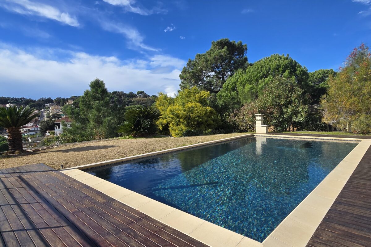 Detached Villa with Pool and Sea & Mountain Views in Pinares, Lloret de Mar