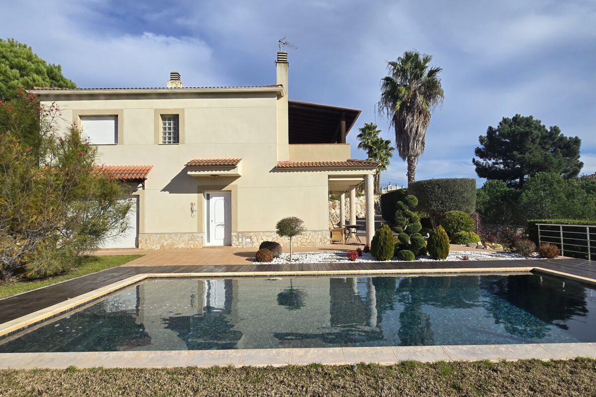 Detached Villa with Pool and Sea & Mountain Views in Pinares, Lloret de Mar