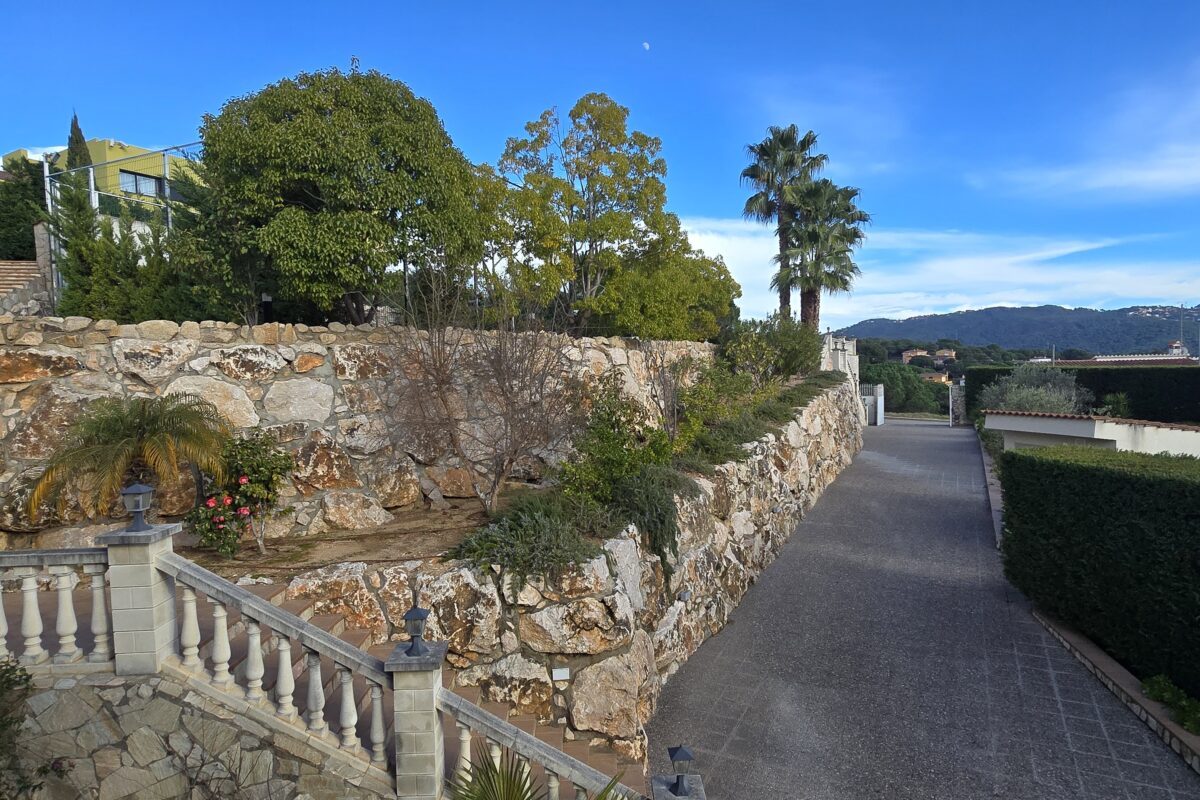 Detached Villa with Pool and Sea & Mountain Views in Pinares, Lloret de Mar